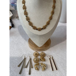 Unbranded fashion jewelry 6 pc bundle Gold silver Tone Necklace & Earrings